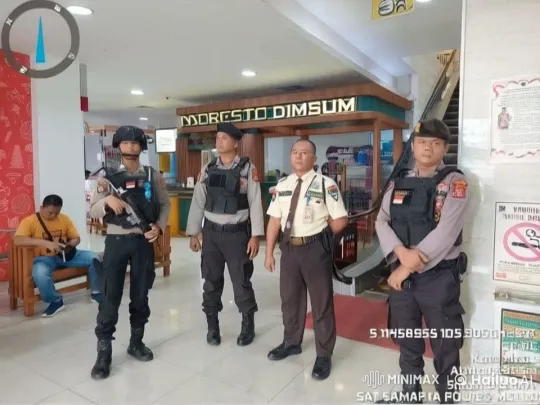Security Officers' Impromptu Kung Fu Show at Resto Dimsum – AI Generated Video | Hailuo AI