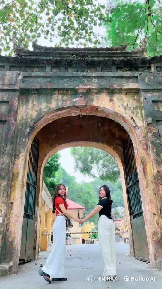 Synchronized Martial Arts Performance Under Archway – AI Generated Video | Hailuo AI