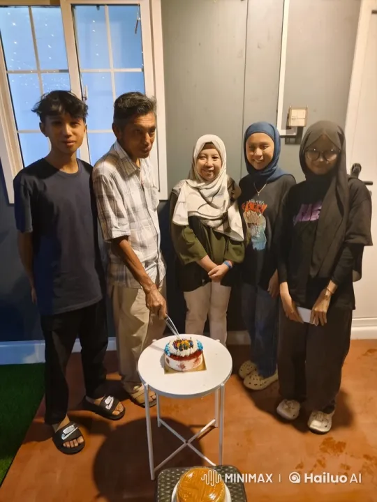 Intimate Celebration: Group Cuts Cake, Shares Smiles – AI Generated Video | Hailuo AI