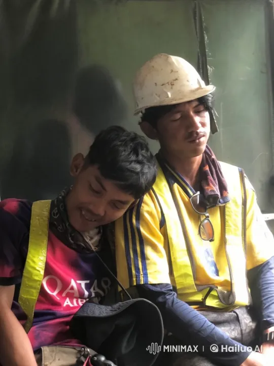 Martial Artists Engage in Impromptu Sparring at Worksite – AI Generated Video | Hailuo AI