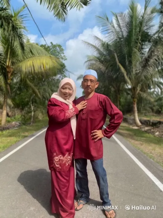 Couple's Martial Arts Showdown in Tropical Paradise – AI Generated Video | Hailuo AI