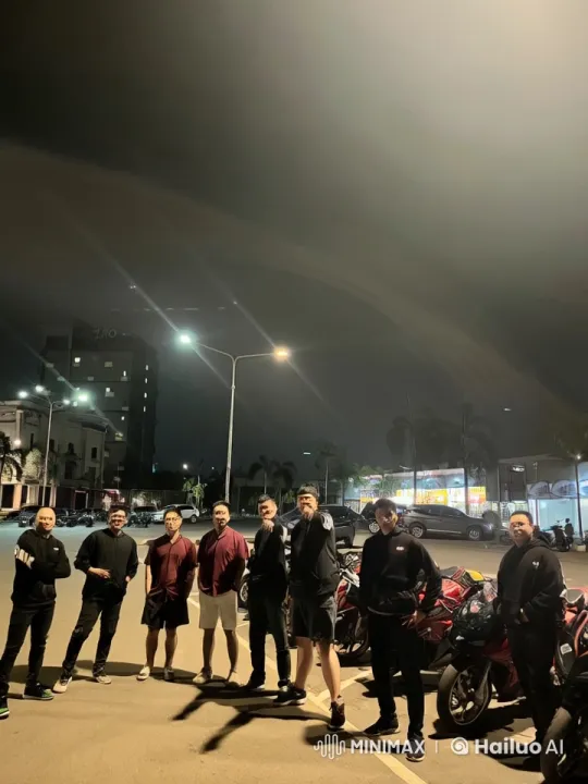 Nighttime Kung Fu Practice in Urban Setting – AI Generated Video | Hailuo AI
