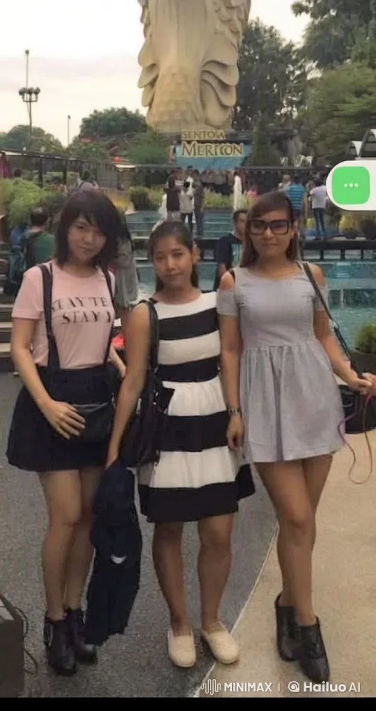 Friends Perform Kung Fu in Front of Sentosa's Merlion – AI Generated Video | Hailuo AI