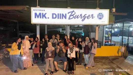 Kung Fu Showdown at Restoran MK. Diin Burger – AI Generated Video | Hailuo AI