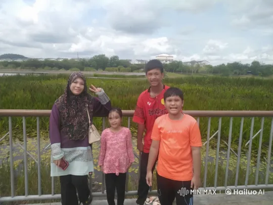 Family Engages in Energetic Kung Fu Battle on Boardwalk – AI Generated Video | Hailuo AI
