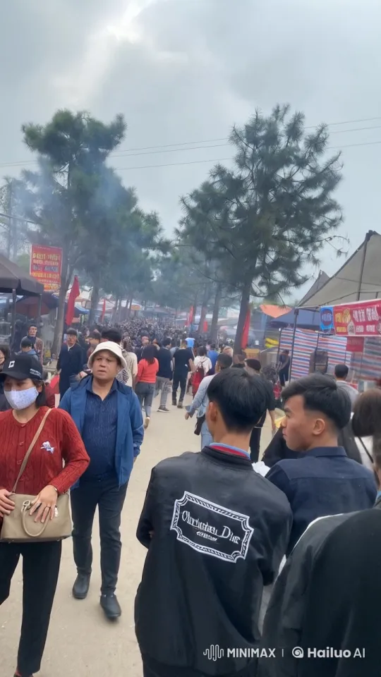 Crowded Market Transformed into Martial Arts Arena – AI Generated Video | Hailuo AI