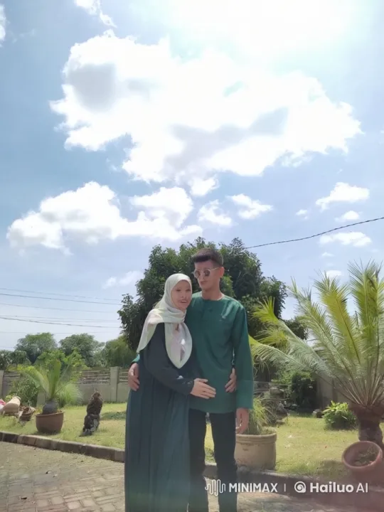Green Attired Couple's Graceful Kungfu Battle in Garden – AI Generated Video | Hailuo AI
