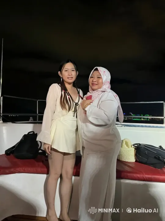 Nocturnal Kung Fu Duel on a Boat Deck – AI Generated Video | Hailuo AI