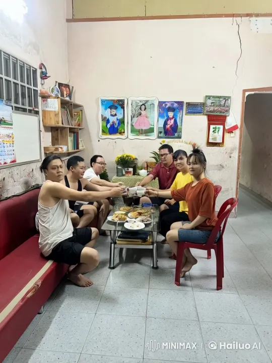 Family Transforms Dining Room into Kung Fu Training Space – AI Generated Video | Hailuo AI