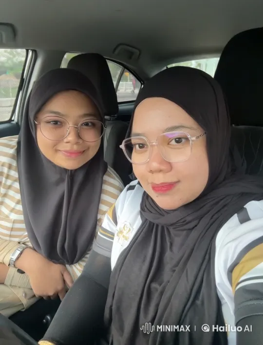 Women's Intense Kung Fu Fight in Car Interior – AI Generated Video | Hailuo AI