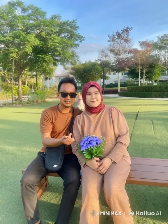 Couple Engages in Park Kung Fu Choreography – AI Generated Video | Hailuo AI