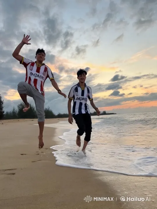 Energetic Kung Fu Battle on Sunset Beach – AI Generated Video | Hailuo AI