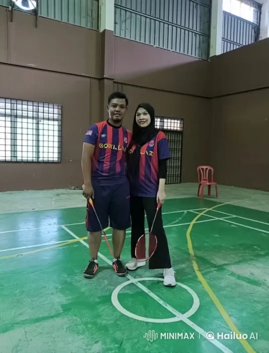 Synchronized Martial Arts Duo in Indoor Sports Court – AI Generated Video | Hailuo AI