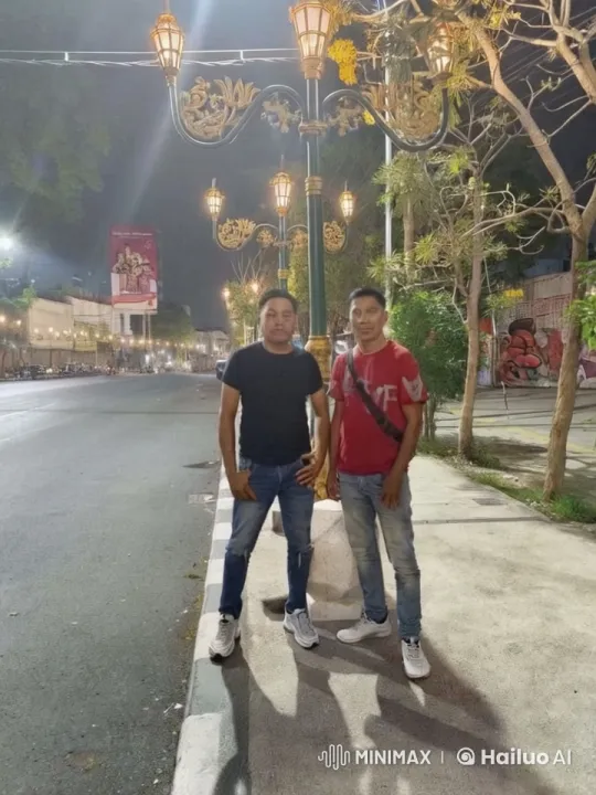 Nighttime Kung Fu Street Fight on Well-Lit Avenue – AI Generated Video | Hailuo AI