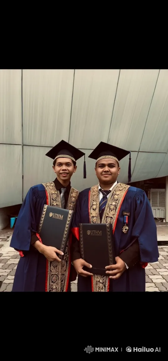 Graduates Celebrate With Diplomas at Outdoor Ceremony – AI Generated Video | Hailuo AI