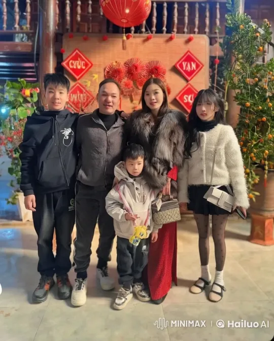 Festive Family Engages in Playful Slow-Motion Fight – AI Generated Video | Hailuo AI