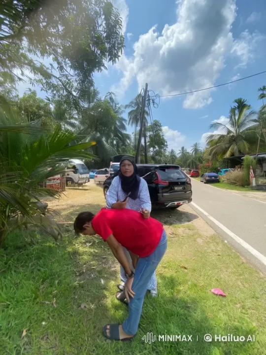 Outdoor Martial Arts Fight on Sunny Day – AI Generated Video | Hailuo AI
