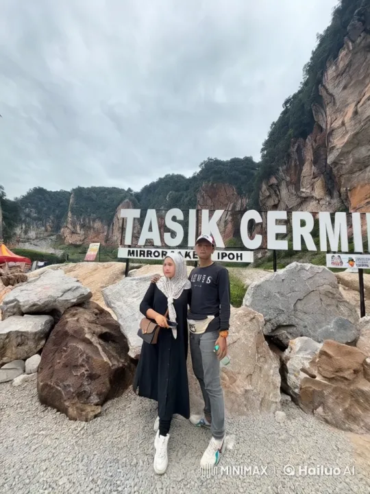Kung Fu Display at Ipoh's Mirror Lake – AI Generated Video | Hailuo AI