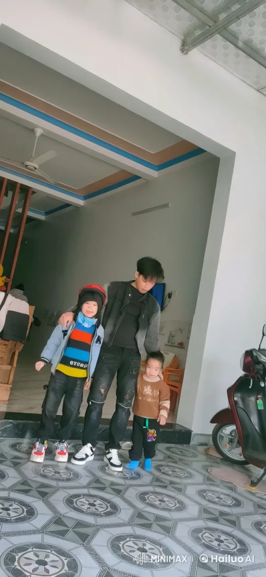 Family Moment in Modern Home Interior – AI Generated Video | Hailuo AI