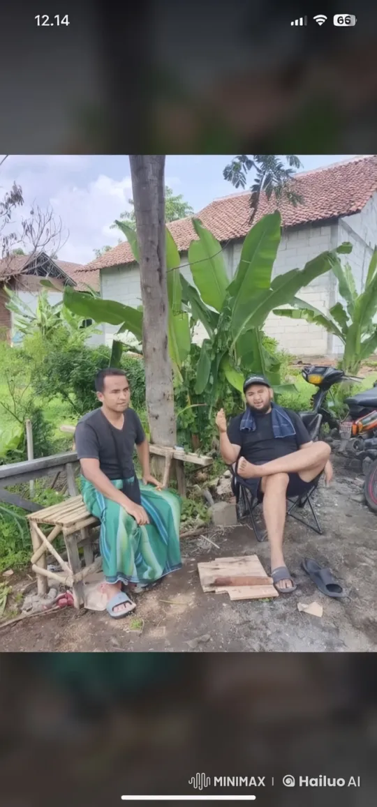 Casual Outdoor Conversation Between Two Men – AI Generated Video | Hailuo AI