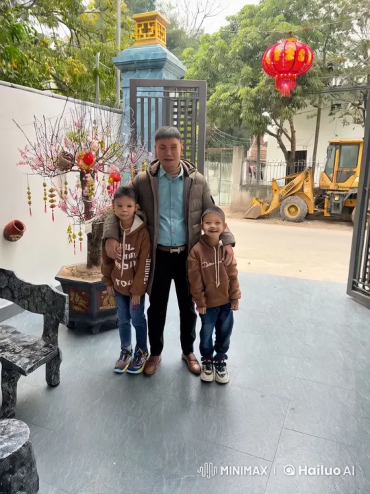 Family Engages in Playful Martial Arts Practice – AI Generated Video | Hailuo AI