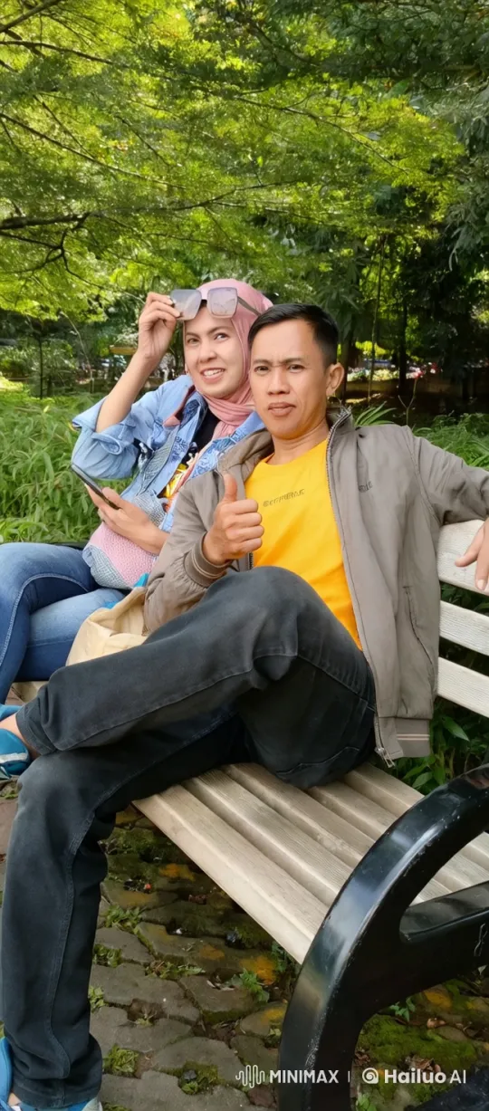Friends Playfully Struggle on Park Bench Amid Laughter – AI Generated Video | Hailuo AI