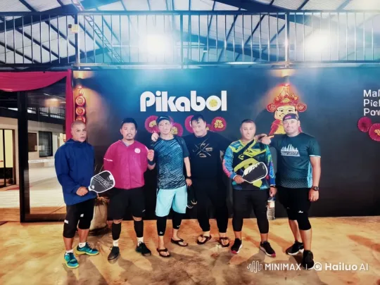 Five Friends Perform Kung Fu at Pickleball Court – AI Generated Video | Hailuo AI