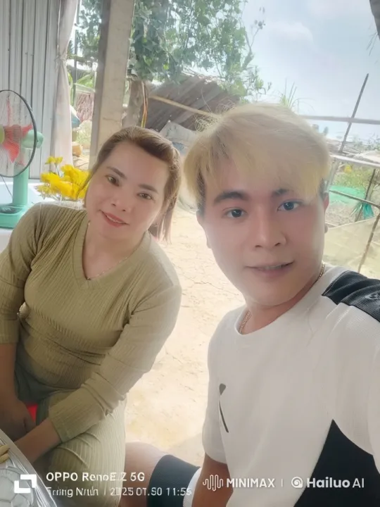 Outdoor Combat Scene: Woman and Man Exchange Moves – AI Generated Video | Hailuo AI