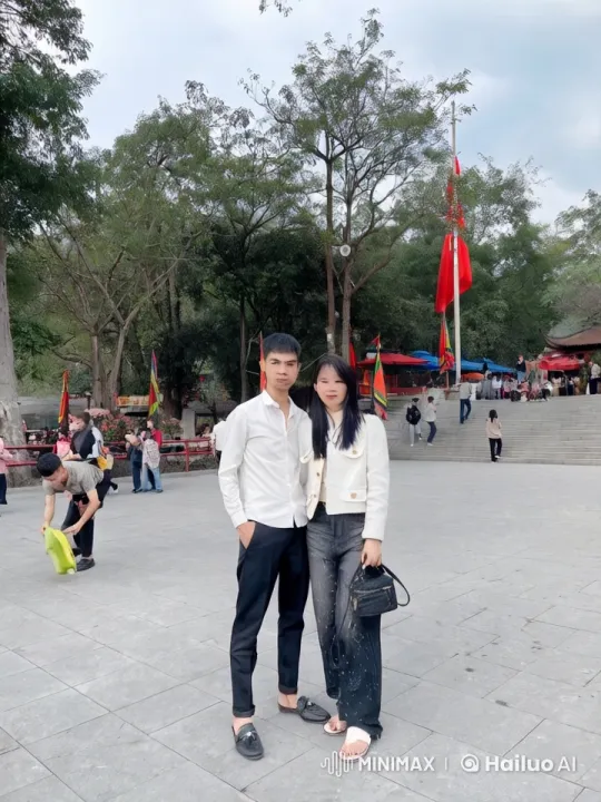 Intense Kungfu Battle in Bustling Public Square – AI Generated Video | Hailuo AI