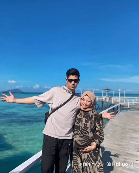 Couple Performs Graceful Kungfu on Pier – AI Generated Video | Hailuo AI