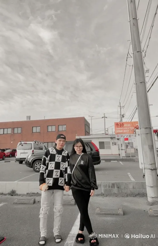 Couple Showcases Kung Fu Skills in Urban Parking Lot – AI Generated Video | Hailuo AI