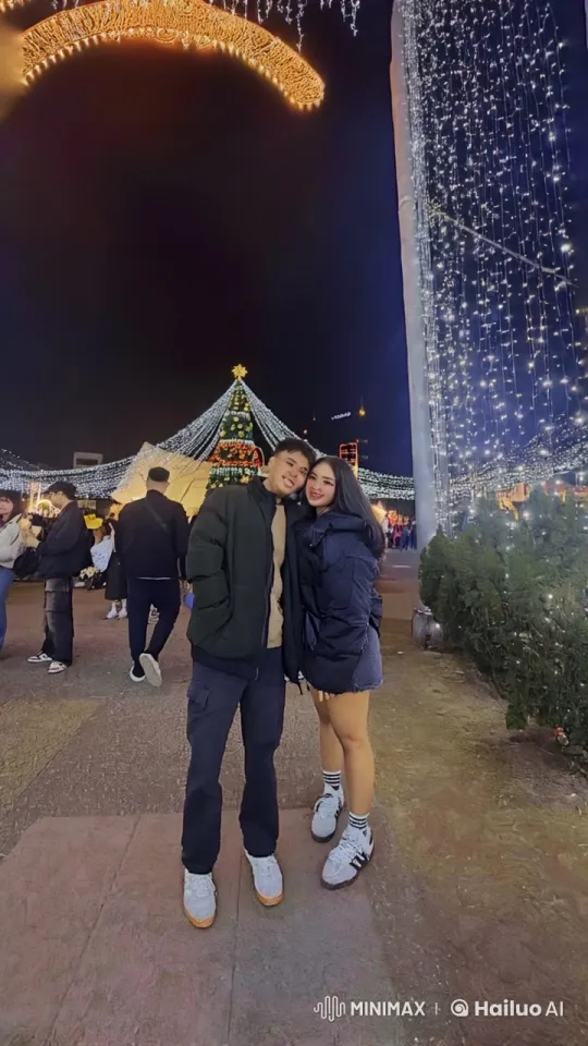 Holiday Festivities: Couple's Playful Moments – AI Generated Video | Hailuo AI