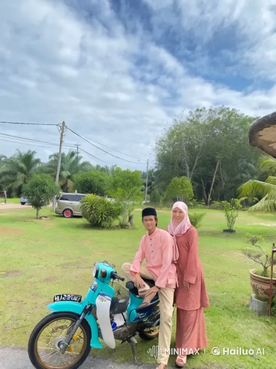 Traditional Attire Kung Fu Fight with Vintage Motorcycle – AI Generated Video | Hailuo AI