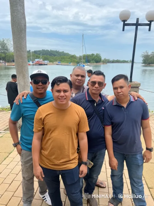 Friends' Kung Fu Battle by the Waterfront – AI Generated Video | Hailuo AI