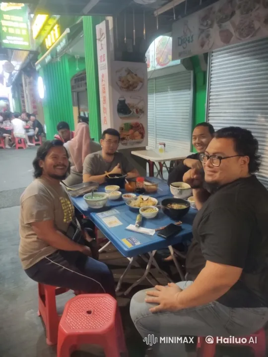 Kungfu Showdown at the Street Food Stall – AI Generated Video | Hailuo AI