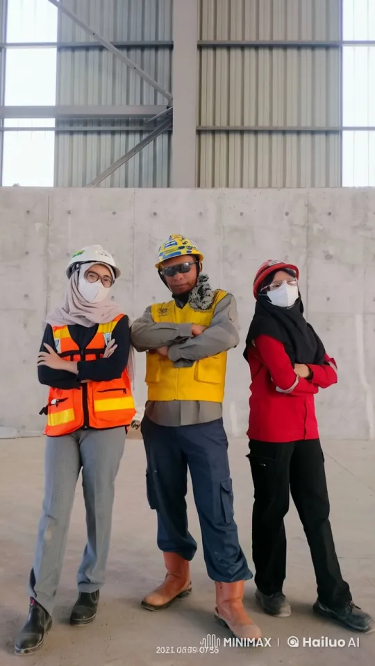 Construction Workers Spar Playfully in Live2D Animation – AI Generated Video | Hailuo AI