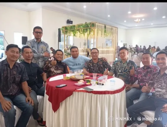 Martial Arts Action Scene in Lively Gathering Setting – AI Generated Video | Hailuo AI