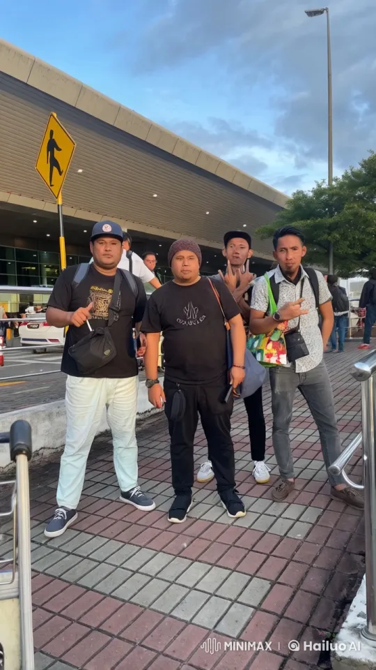 Impromptu Kungfu Battle at Airport Terminal – AI Generated Video | Hailuo AI