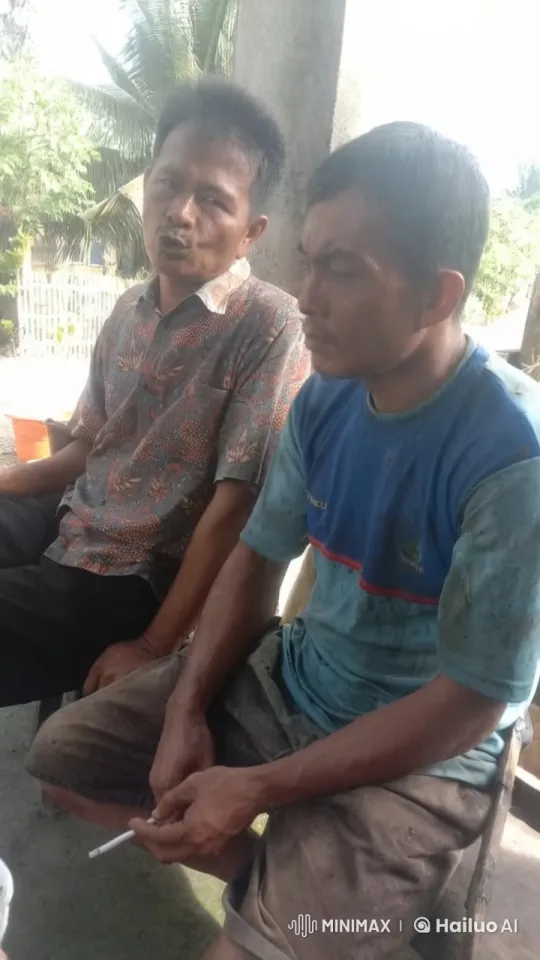 Two Men Escalate Argument in Semi-Outdoor Setting – AI Generated Video | Hailuo AI