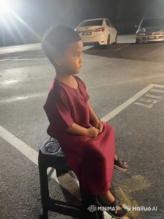 Child Demonstrates Impressive Kungfu Skills in Parking Lot – AI Generated Video | Hailuo AI