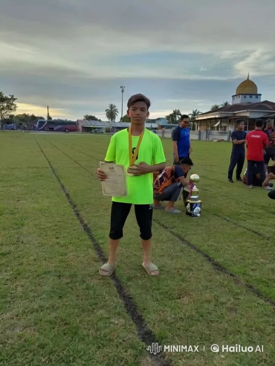 Young Martial Artist Showcases Skills in Grass Field – AI Generated Video | Hailuo AI