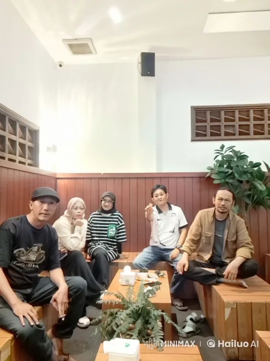 Peaceful Gathering Turns to Clash in Cozy Room – AI Generated Video | Hailuo AI