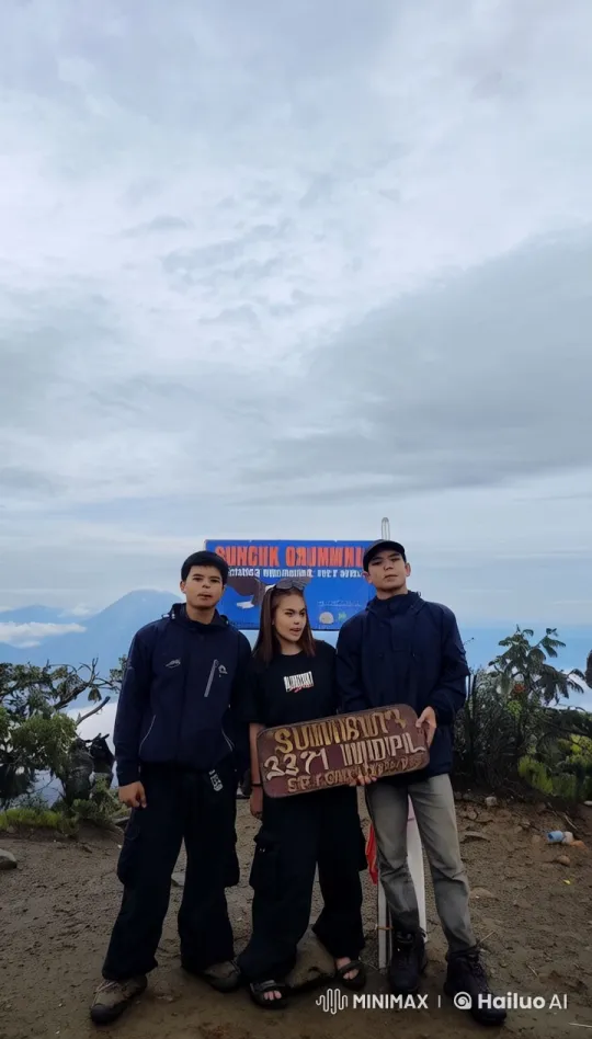 Friends Perform Kungfu at Mount Sumbing Summit – AI Generated Video | Hailuo AI