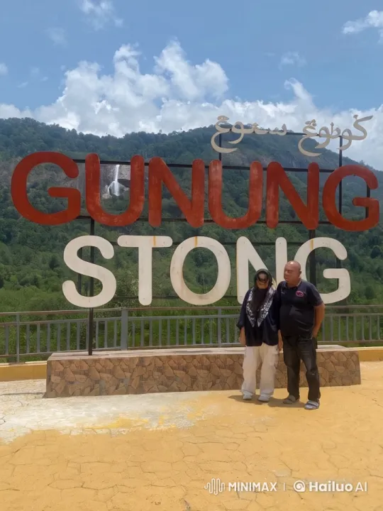 Martial Arts Fight in Gunung Stong Scenery – AI Generated Video | Hailuo AI
