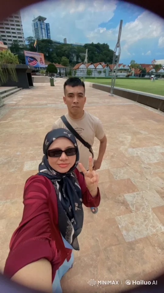 Urban Martial Arts Showdown: Woman vs. Man in a Dynamic Fight – AI Generated Video | Hailuo AI