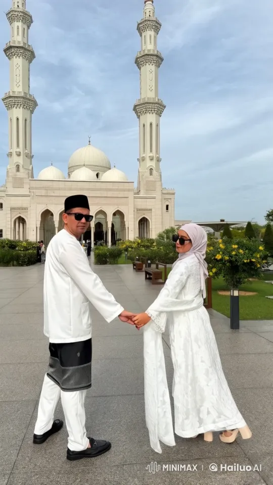 Traditional Attire Kung Fu Combat in Mosque Setting – AI Generated Video | Hailuo AI