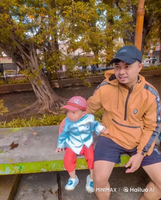 Child Practicing Kungfu in Park with Martial Arts Enthusiast – AI Generated Video | Hailuo AI