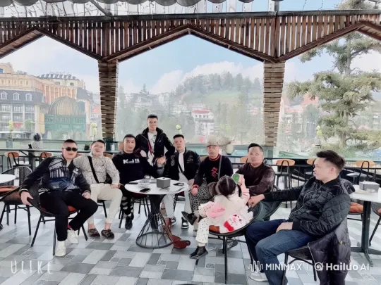 Friends Enjoy Energetic Kung Fu Display in Mountain Café – AI Generated Video | Hailuo AI