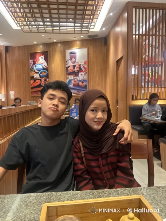 Couple Demonstrates Synchronized Kung Fu in Restaurant – AI Generated Video | Hailuo AI