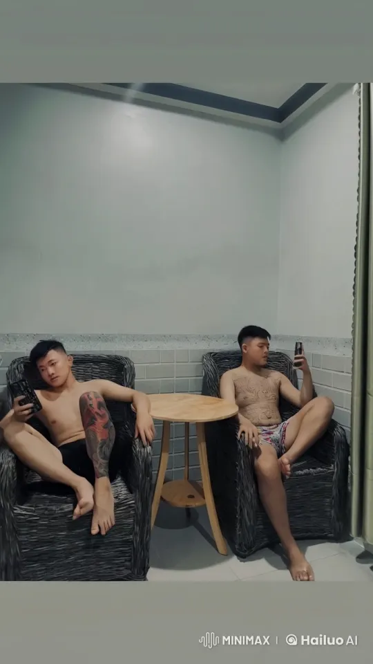 Shirtless Men Engage in High-Energy Combat Scene – AI Generated Video | Hailuo AI